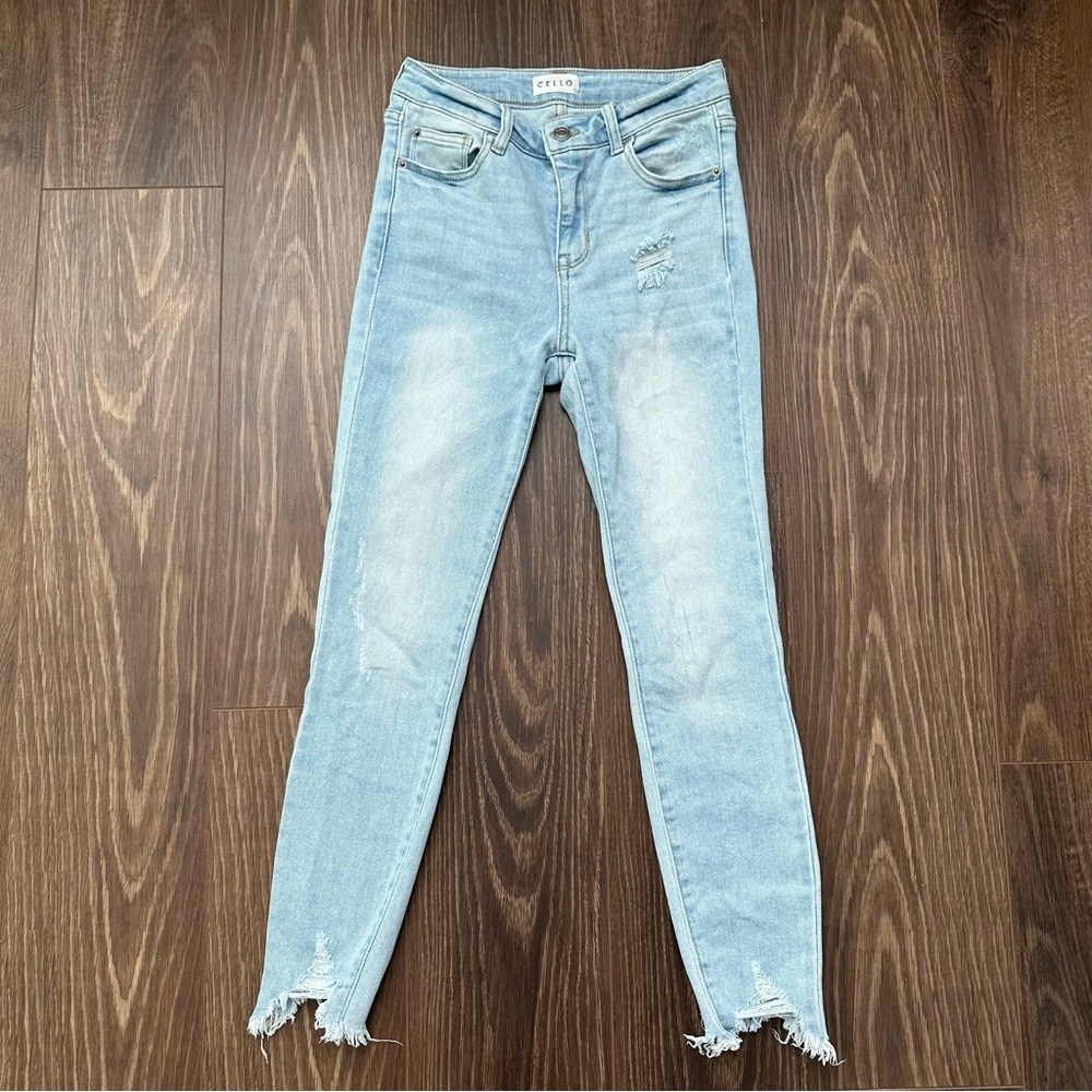 Light Wash Frayed Hem Mid-Rise Distressed Skinny Jeans - Size 5, Waist 27”